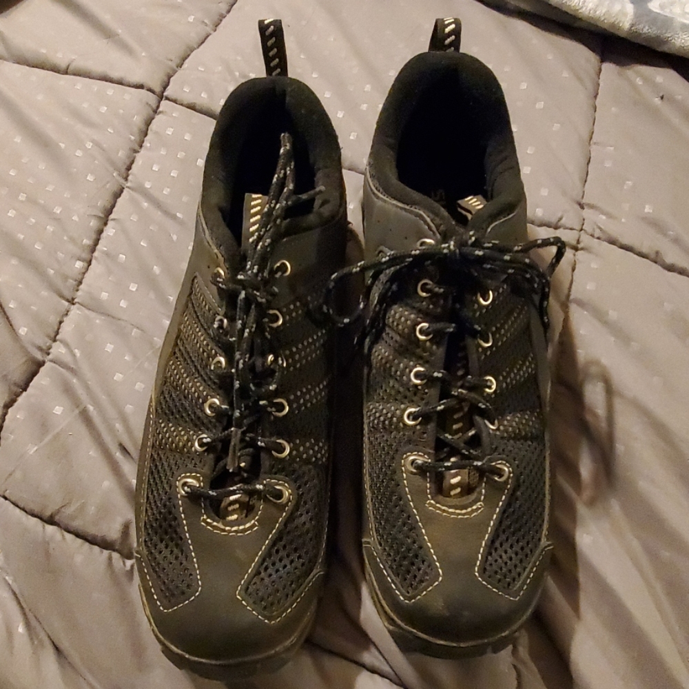 Mountain biking shoes